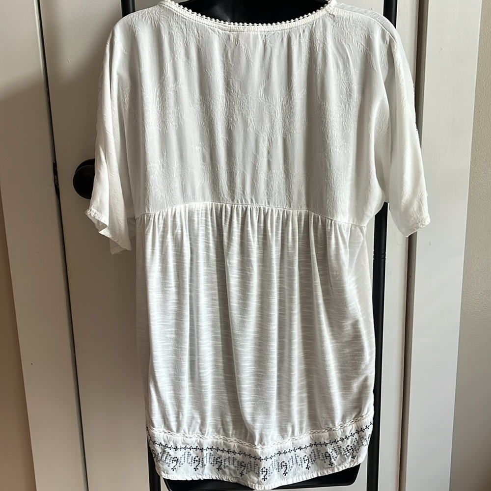 Knox Rose gorgeous embroidered top - Picture 7 of 8